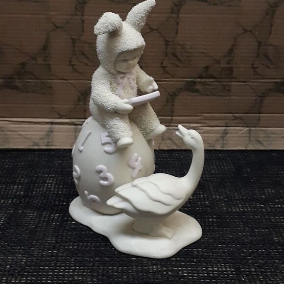 Dept. 56 / Snowbabies "COUNTING THE DAYS 'TIL EASTER " ~ 6 1/2" Tall - Picture 1 of 7